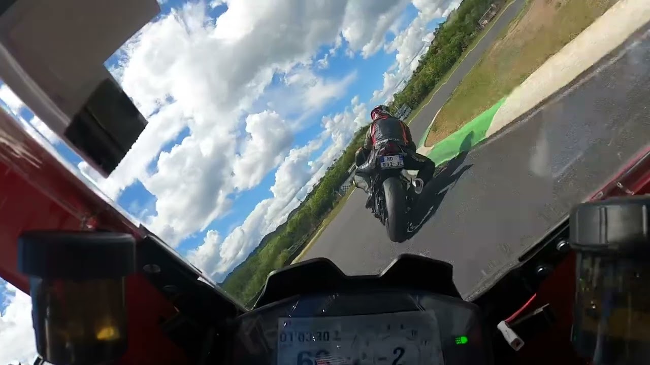 Ducati panigale v2 et Kawasaki ZX6R tour de chauffe ales 2025