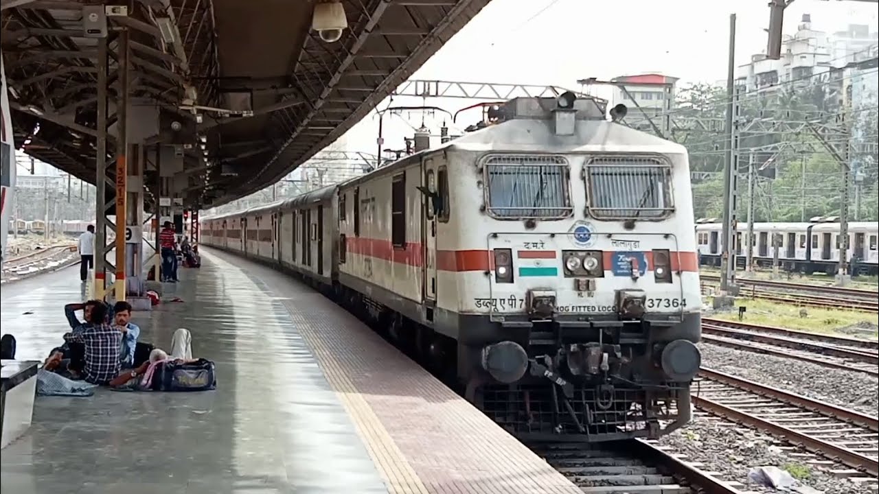 12144 Sultanpur Express Live Running Status Today