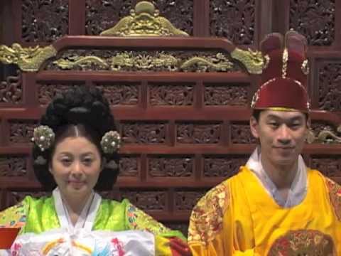 ვიდეო: რაფაელ კორეას წმინდა ქონება: ვიკი, დაქორწინებული, ოჯახი, ქორწილი, ხელფასი, და-ძმა
