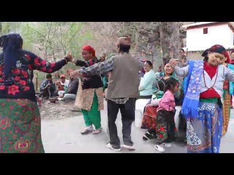 Mayali Song Ra Naumati Bajjama 3 Vauju Vs 1 Dewar Dance In Traditional Nepalese Naumati Baja