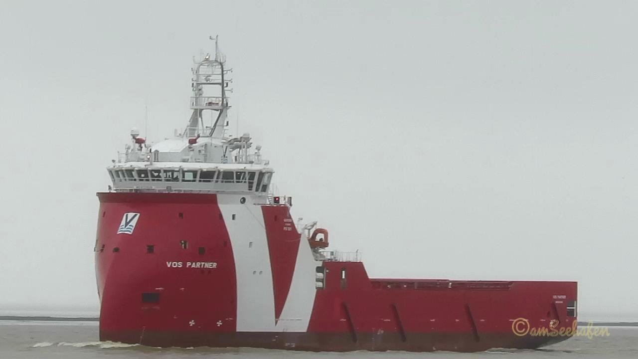 XBOW offshore supply ship VOS PARTNER PDBU IMO 9709128 inbound Emden