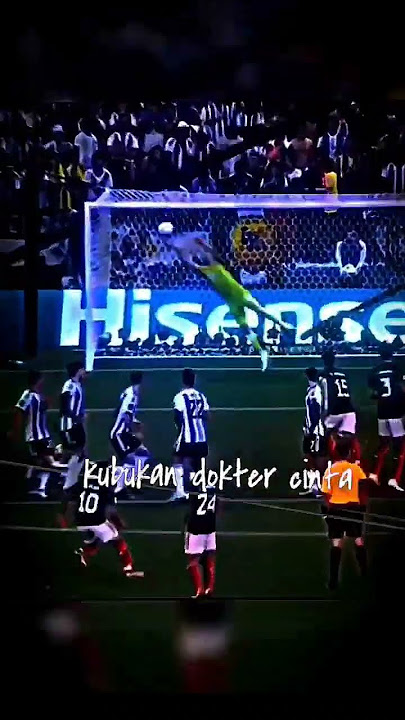 emang ada kiper yang berani nantang Ronaldo #jjemilianomartinez#martinez#jjcristianoronaldo