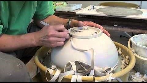 114. Making a Large Bowl with Chattering Decoration with Hsin-Chuen Lin