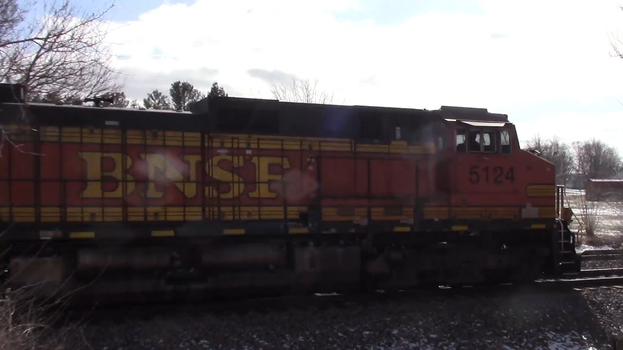 BNSF 5124 West in Wyanet, IL 2/2/26