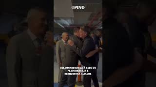 Bolsonaro cumprimenta aliados em chegada à sede do PL em Brasília