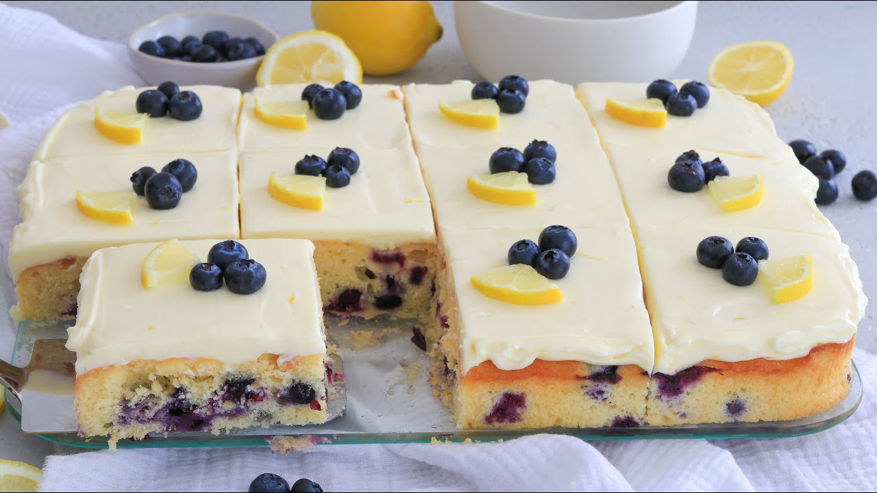 Cremige Blaubeer Zitronen Schnitten mit Frischkäse Frosting I Beeren ... Cremige Blaubeer Zitronen Schnitten mit Frischkäse Frosting I Beeren ...