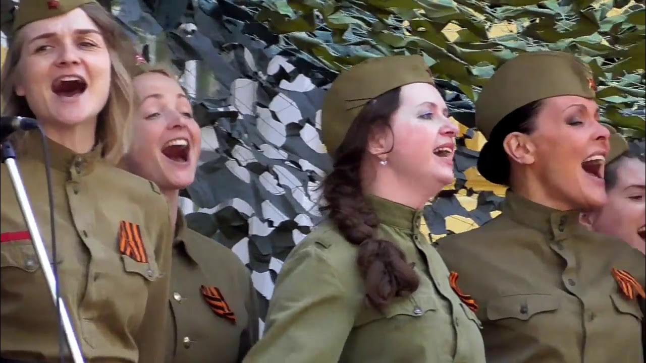 Видео песня про женщину. Девушка Катюша Военная. Поют Катюшу. Военные поют Катюшу. Исполнение Катюши.