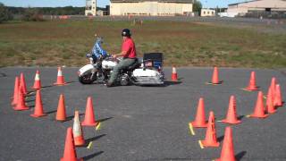 Police Motorcycle Training / One Handed Keyhole
