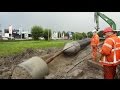 Pulling in a main sewer pipe ~ rioolbuis trekken