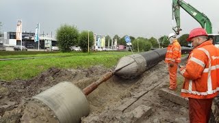 : Pulling in a main sewer pipe ~ rioolbuis trekken