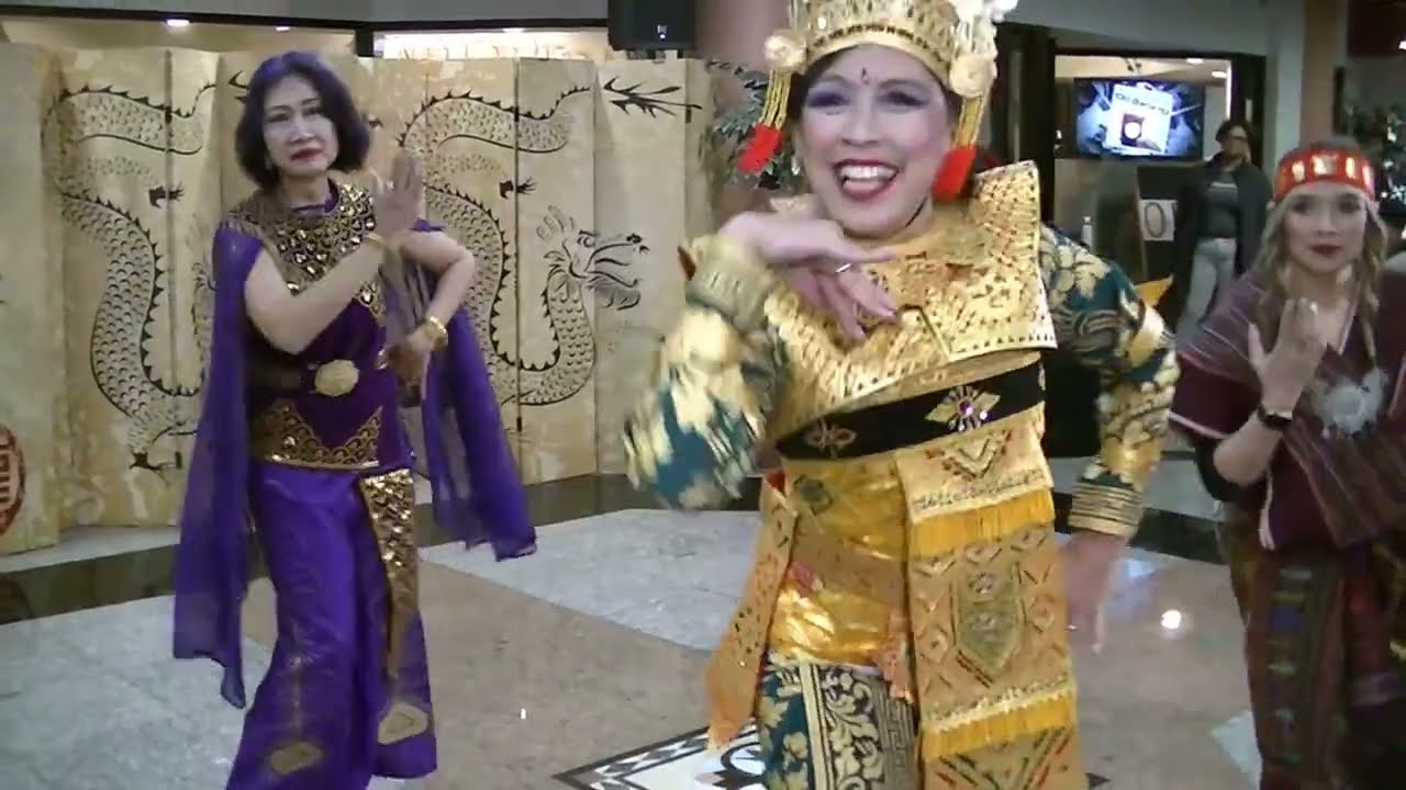 Indonesian Community of Cleveland at Lunar New Year at Asia Plaza