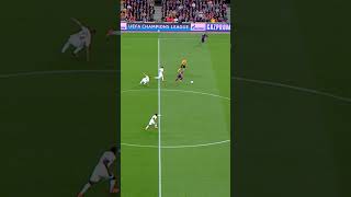 Thumbnail for Iniesta doing Iniesta things 🎯