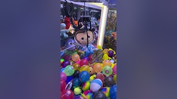 IMPOSSIBLE win in the claw machine #shorts #clawmachine #toys #daveandbusters #win