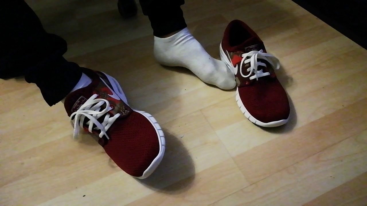 Boyfeet in Red Nike Shoes - YouTube