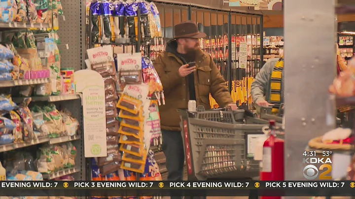 Last-minute shoppers flock to stores before Thanksgiving Day