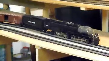 UNION PACIFIC BIG BOY PULLS FREIGHT AROUND TEHACHAPI LOOP