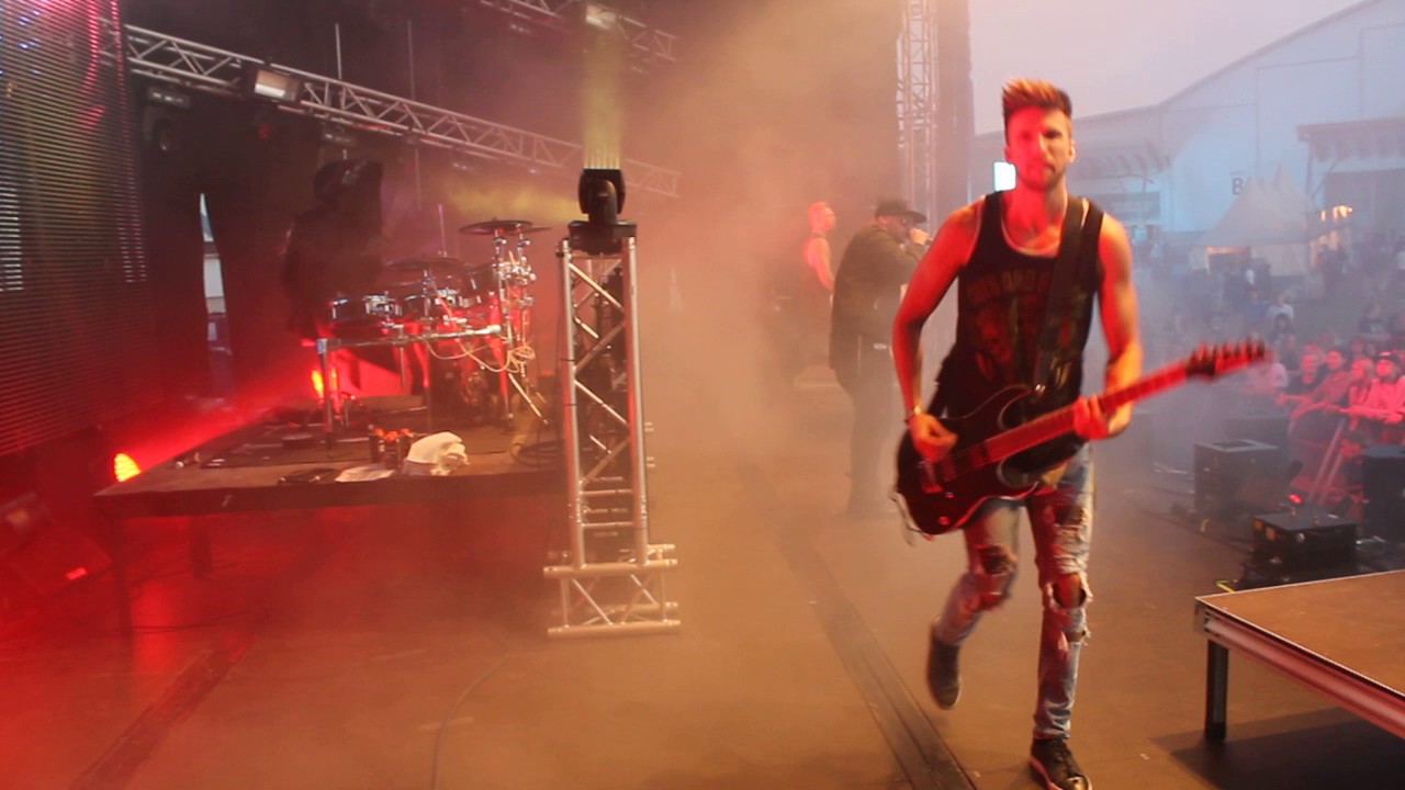 Smash Into Pieces YOLO live DreamHack