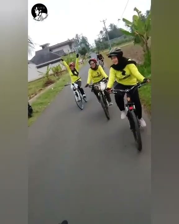 pasti g bakalan kuat liat c bohay joged 😂