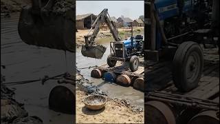 "पानी में तैरता ट्रैक्टर, निकाल रहा मिट्टी! 🚜🔥"#shorts