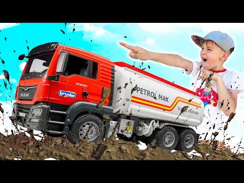 Бензовоз BRUDER перевернулся Новая Машинка на больших колесах приехала на помощь