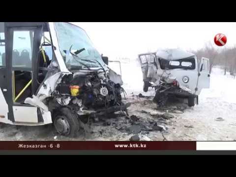 В ЗКО столкнулись УАЗ и пассажирская «Газель» - 1 погибший, 11 пострадавших