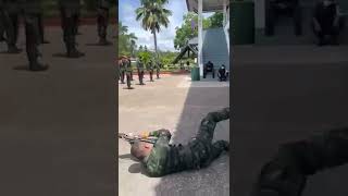 สอนทหารใหม่ ท่าเบื้อต้น “ยิงปืนฉับพลัน” 💥 screenshot 1