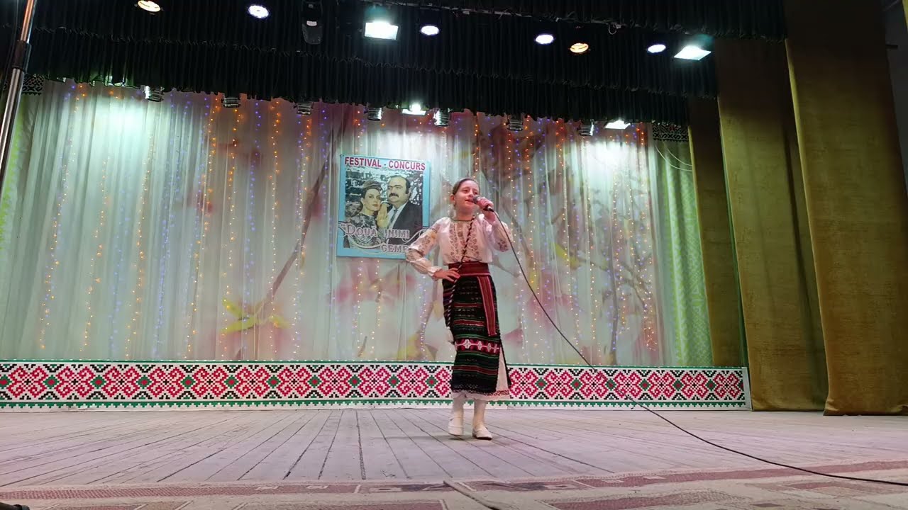 ADRIANA POPA  ,, AȘA-S MOLDOVENCELE