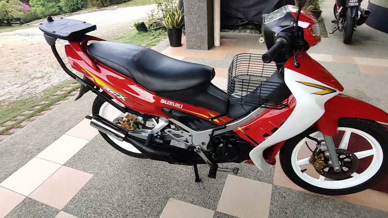 Xe máy Suzuki RGX đời 2003 thét giá 888 triệu tại Sài Gòn