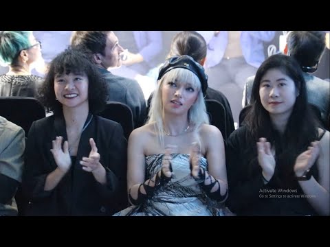 Binz khẳng định chủ quyền sở hữu Châu Bùi khi công khai hôn tay, thả tim bạn gái ngay trên sân khấu