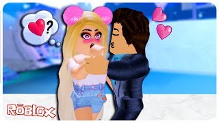 I Can T Believe My Best Friend Kissed Me Roblox Royale High Roleplay Artistry In Games - roblox people kissing