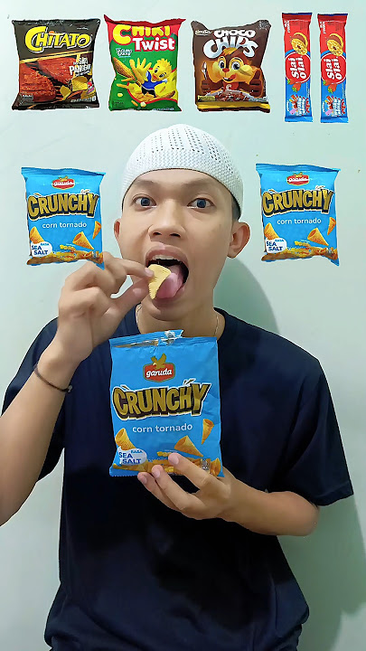 Download lagu CRUNCHY CHOCO CHIPS - EAT ACCORDING TO EMOJI #shorts