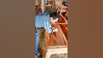 Anh thợ mộc Kĩ thuật nạo ván mặt chuyên nghiệp l Đồ Gỗ Đức Nghĩa #shorts