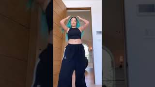 Karol G  Haciendo Tik Tok🔥😱