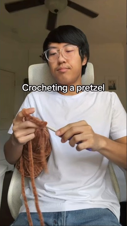 Crocheting a pretzel #crochet