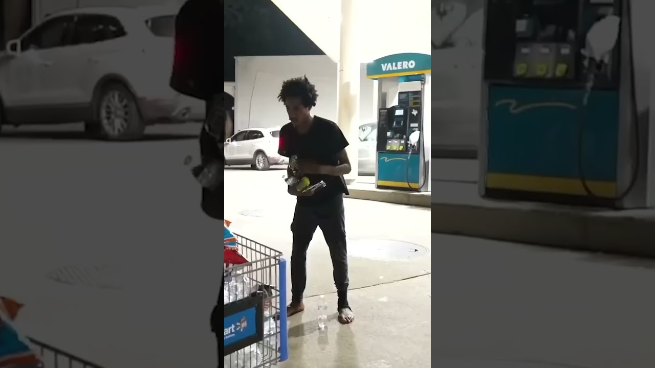 Канел Джозеф возвращает долг неблагодарному бездомному.