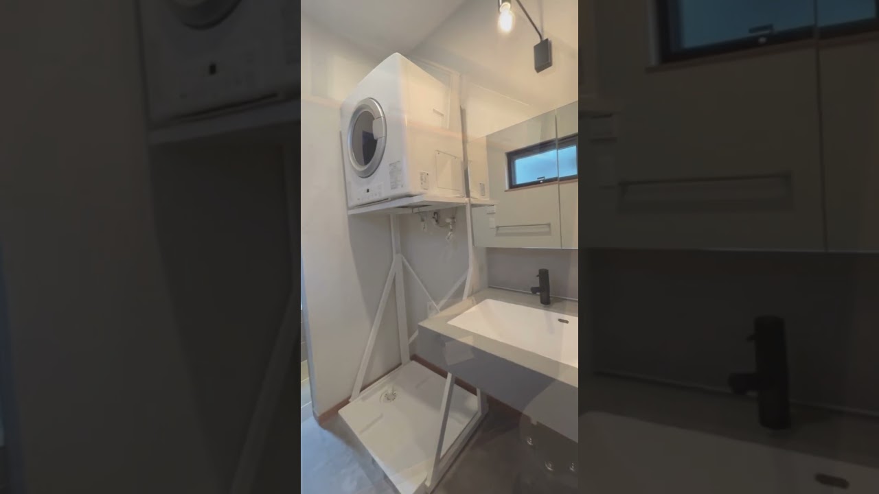 【Roomtour】三角地に建つ、男前な二階建てが公開されました♪ アイキャッチ画像