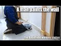 合板の壁に アサヒペン アクどめシーラー と水性の白ペイントを塗りました。A man paints the wall