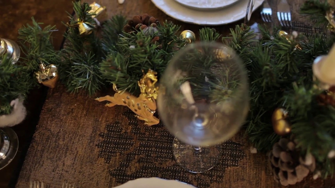 festive table table setting 