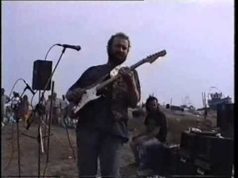 John Martyn singing "Big Muff" live on Hastings Beach in 1991