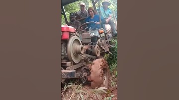 Xe công nông cầu đẩy chở lúa đường trơn