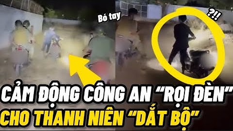 Cảm động trước hình ảnh chú công an "RỌI ĐÈN" cho thanh niên "DẮT XE" giữa đêm| Tin tức 3 phút
