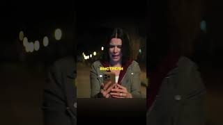 Мать спасает дочь через экран телефона