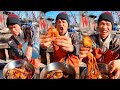 Fishermen eating seafood dinners are too delicious 666 help you stir-fry seafood to broadcast live四四