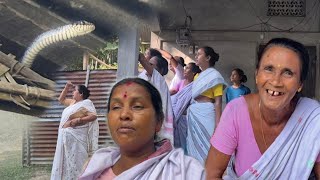 ঠান্ডাৰ দিনত আশ্রয় লবলৈ গৈ সাপ কি আচৰিত ঠাইত আছে ।