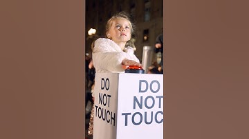 Our biggest flashmob ever…! Carol of the bells with 100 musicians in the streets of Paris !