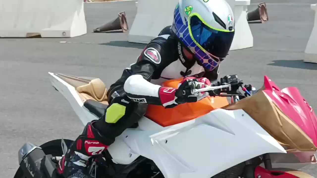 Putting in Laps on my Honda CBR150R