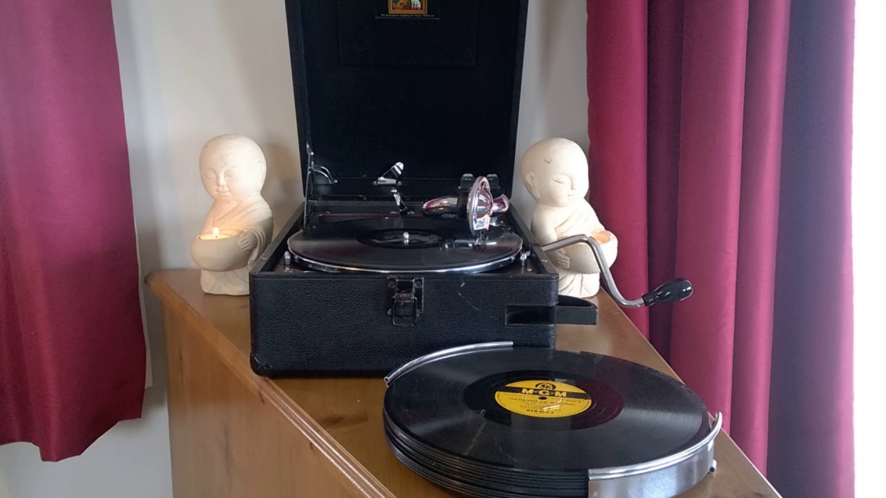 I'm Awfully Strong For You - Delta Rhythm Boys - RCA Victor 78rpm - HMV 102 Gramophone