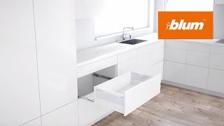 TANDEMBOX antaro: Assembly of high fronted pull-out with design element | Blum