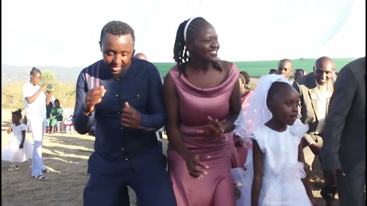 DANCE 4. NAOMI WEDS JOACHIM