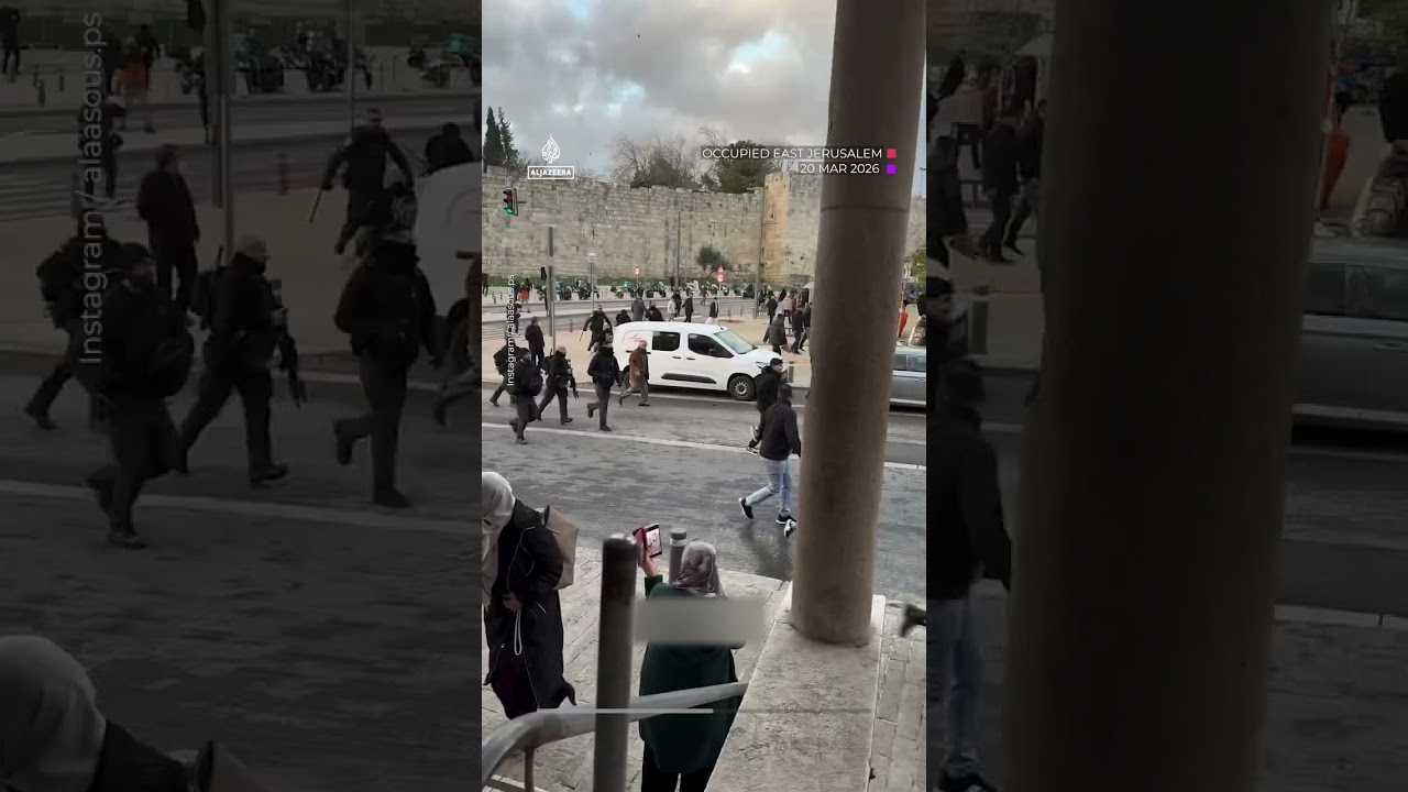 أطلقت القوات الإسرائيلية الغاز المسيل للدموع على المصلين الذين يحاولون أداء صلاة العيد بالقرب من المسجد الأقصى